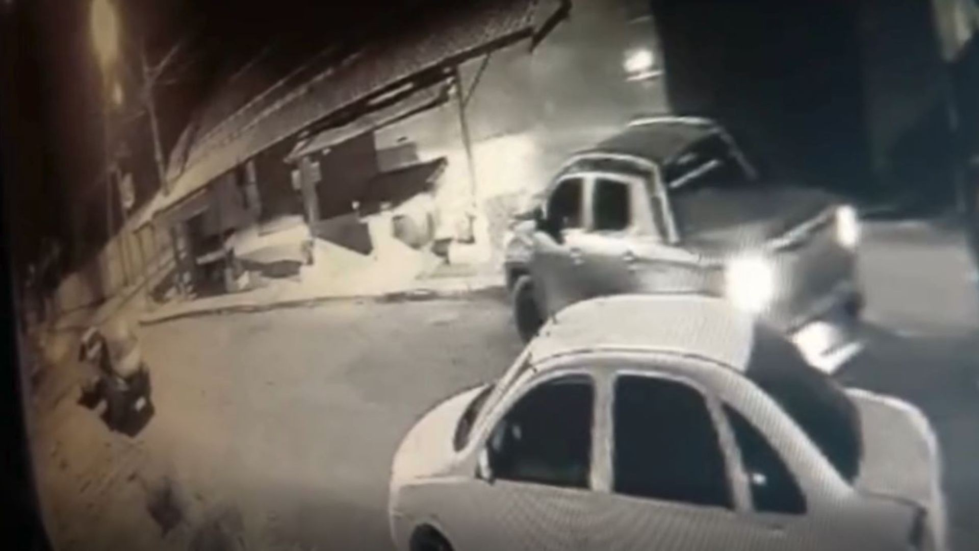 Dono de distribuidora é morto dentro de casa e tem esposa levada por criminosos; vídeo