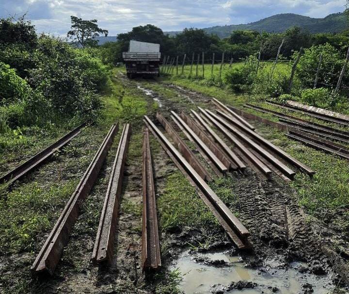 Homem é preso suspeito de tentar roubar trilhos de trem no interior da Paraíba