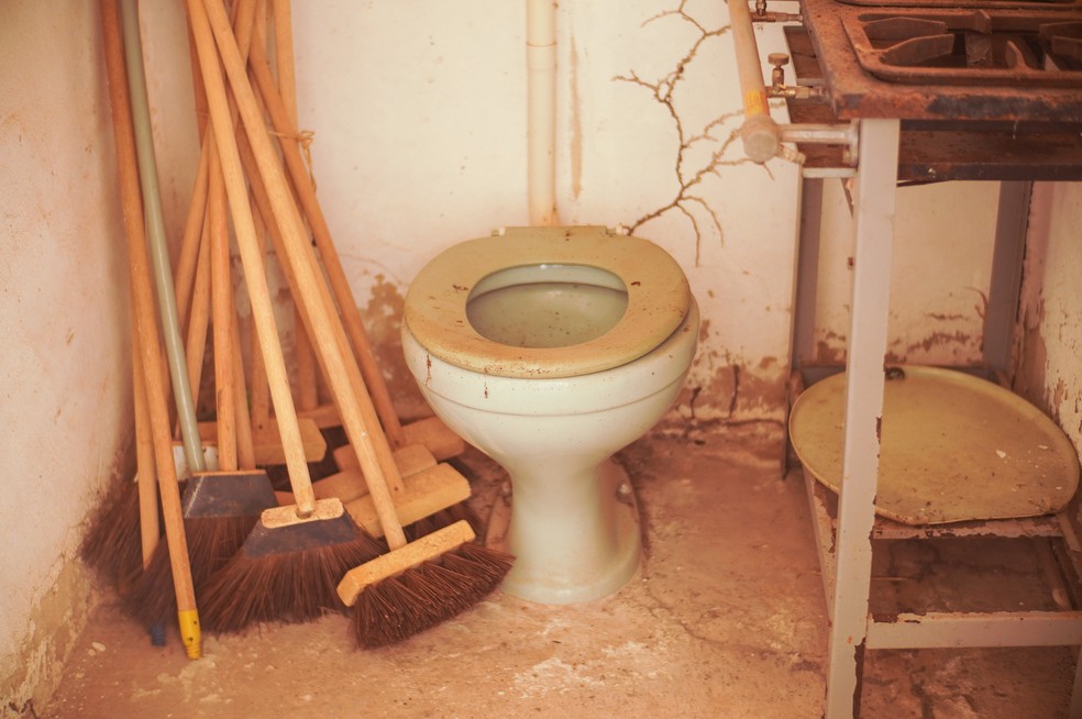 Banheiros sem condições adequadas de uso em escola municipal, no Marajó — Foto: Desiree Giusti/Habitat Brasil