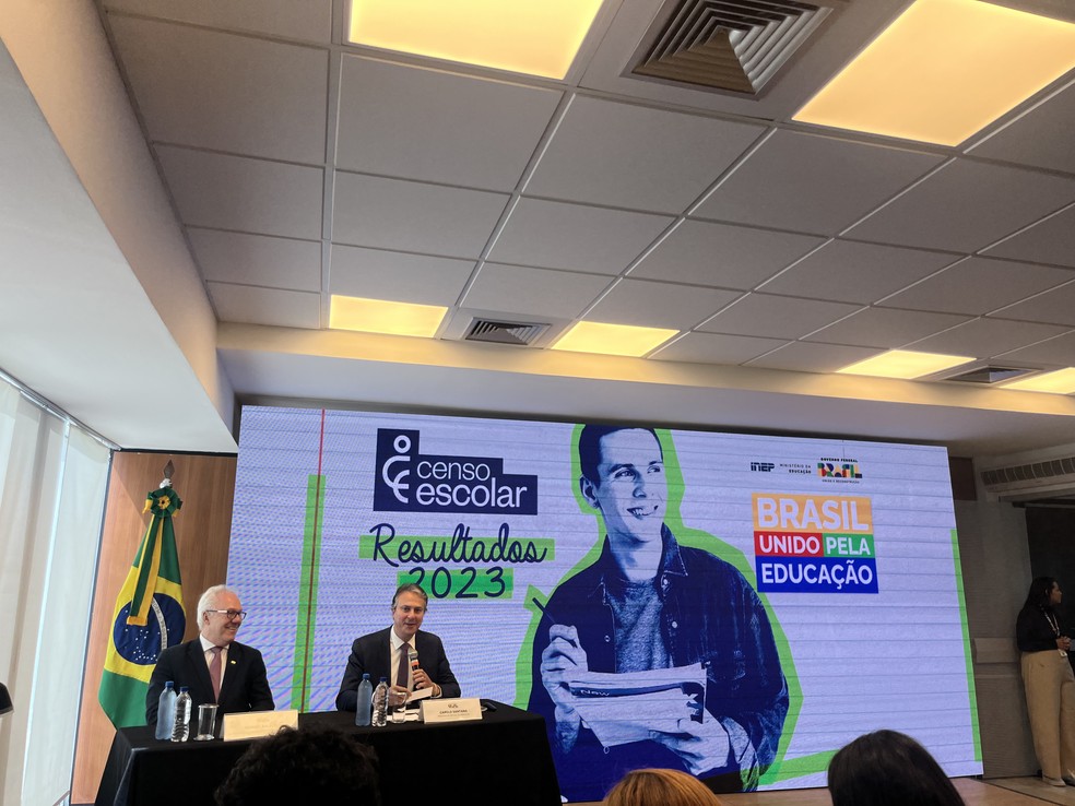 Ministro Camilo Santana e o presidente do Inep, Manuel Palacios, em apresentação dos dados do Censo Escolar 2023 — Foto: Ana Clara Alves/g1