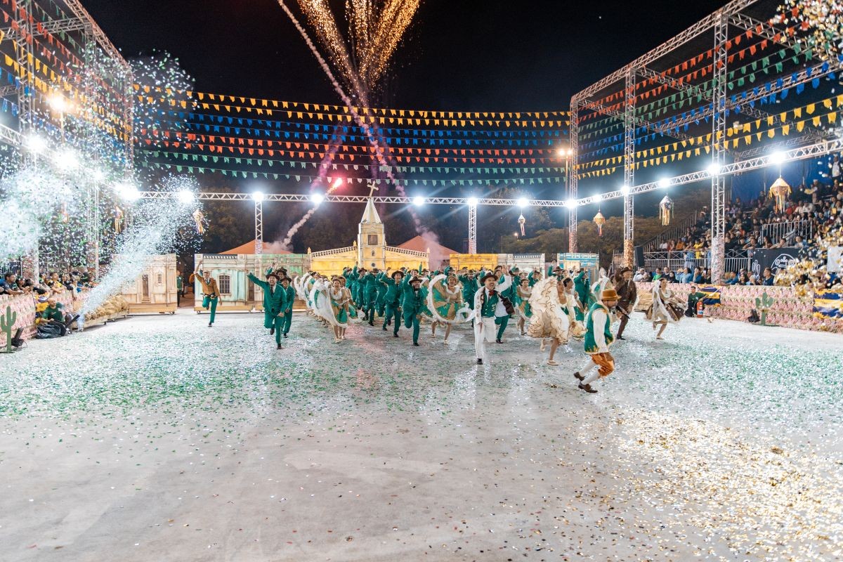 Quadrilhas de São João se apresentam em festa do DF com comidas típicas e forró