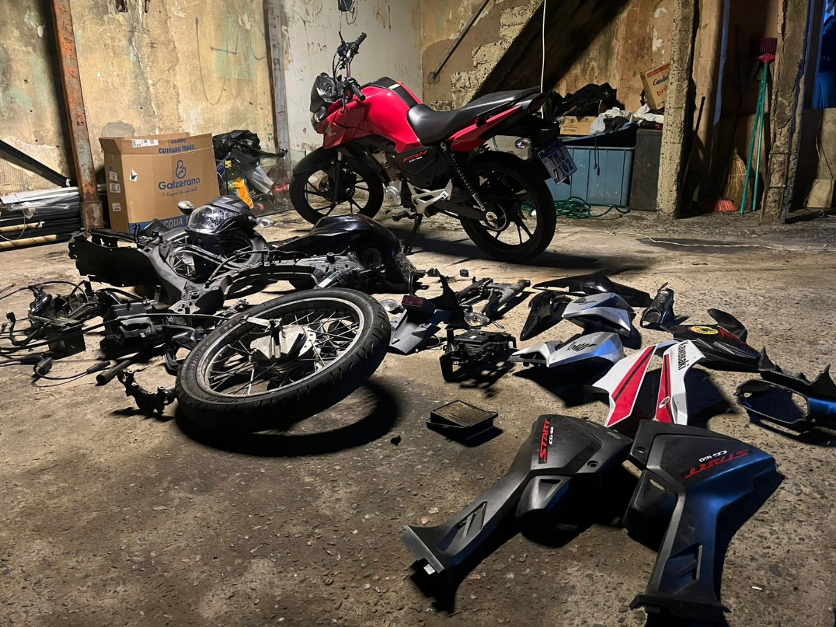 Suspeito é preso por guardar motos roubadas em casa, em Campinas; vítima rastreou veículo por GPS