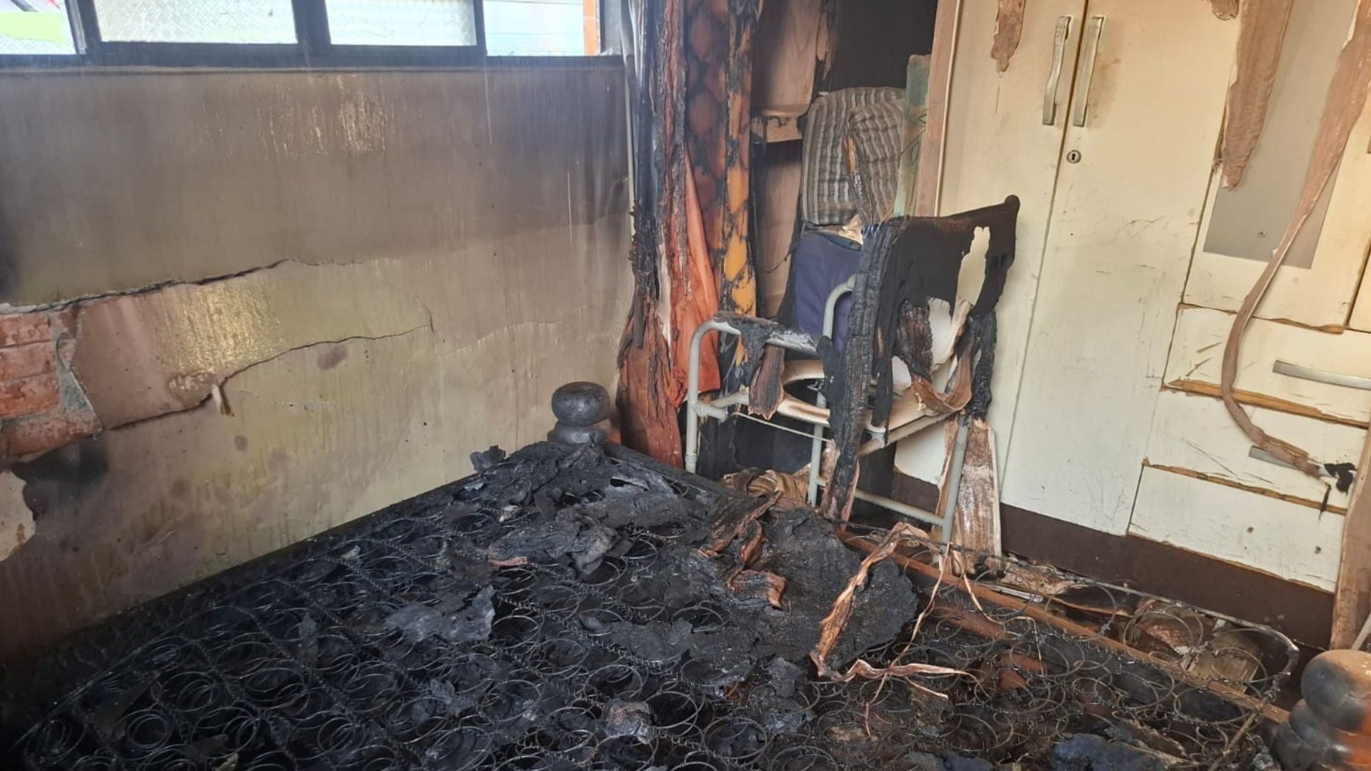 Idosa acamada morre carbonizada em incêndio no Amapá; suspeita é de pane elétrica 
