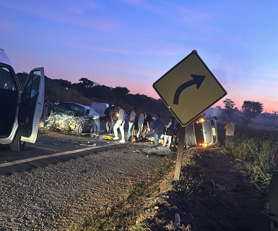 Dono de funerária e motorista de hospital morrem em acidente na SP-253 entre Tapiratiba e Caconde
