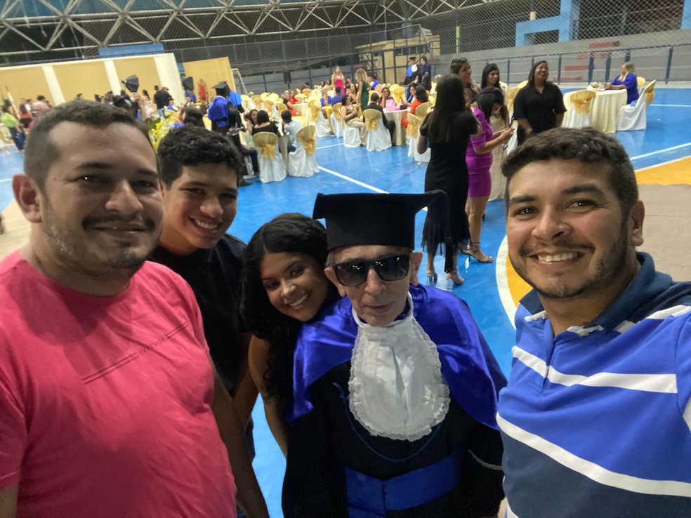 A família de Roseli foi essencial para que ele focasse nos estudos. — Foto: Arquivo pessoal