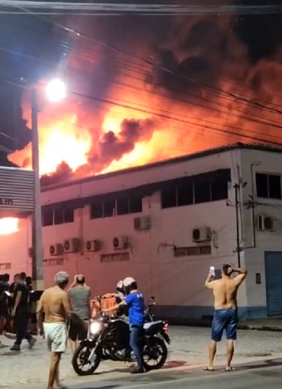 Incêndio na Secretaria de Infraestrutura de São Gonçalo do Amarante, na Grande Natal — Foto: Redes sociais