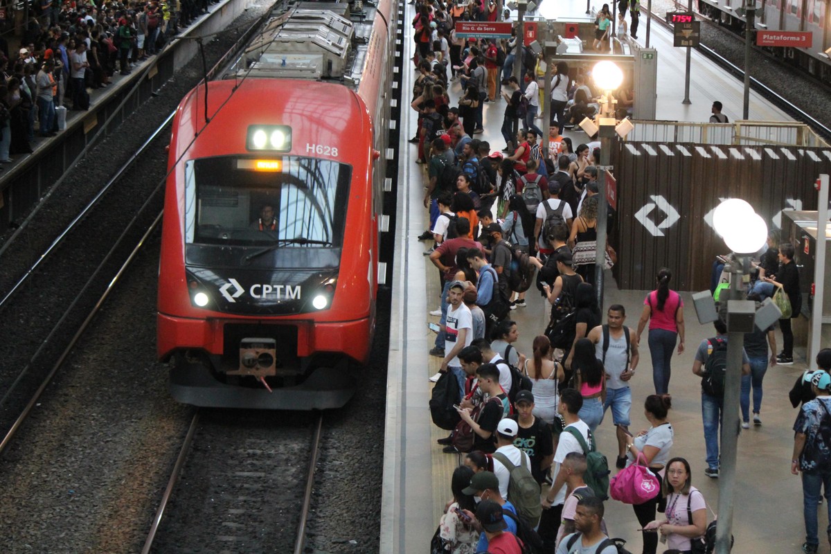 G1 - Passageiros da CPTM relatam sufoco para fazer trajeto Brás