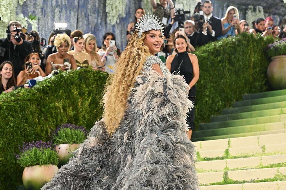 Beyoncé no tapete do Met Gala 2026 — Foto: Evan Agostini/Invision/AP