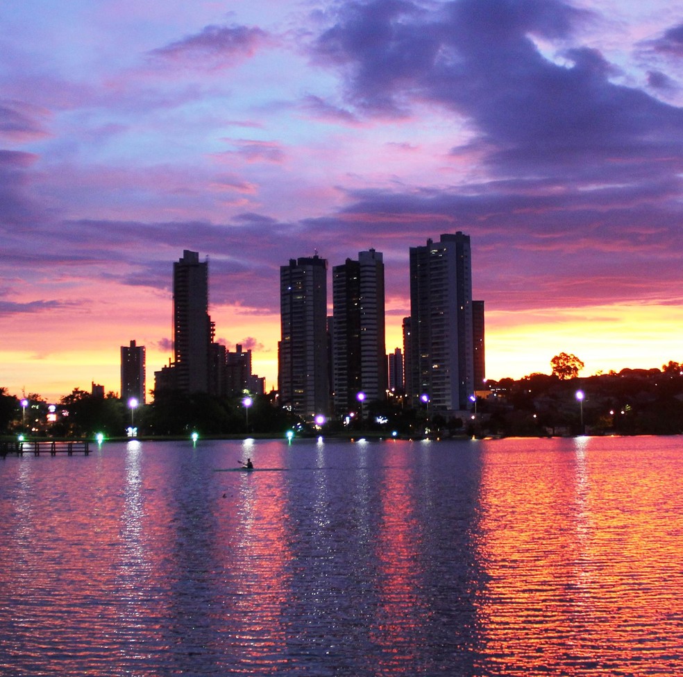 Pôr do sol no lago do Parque das Nações  Foto: Reprodução