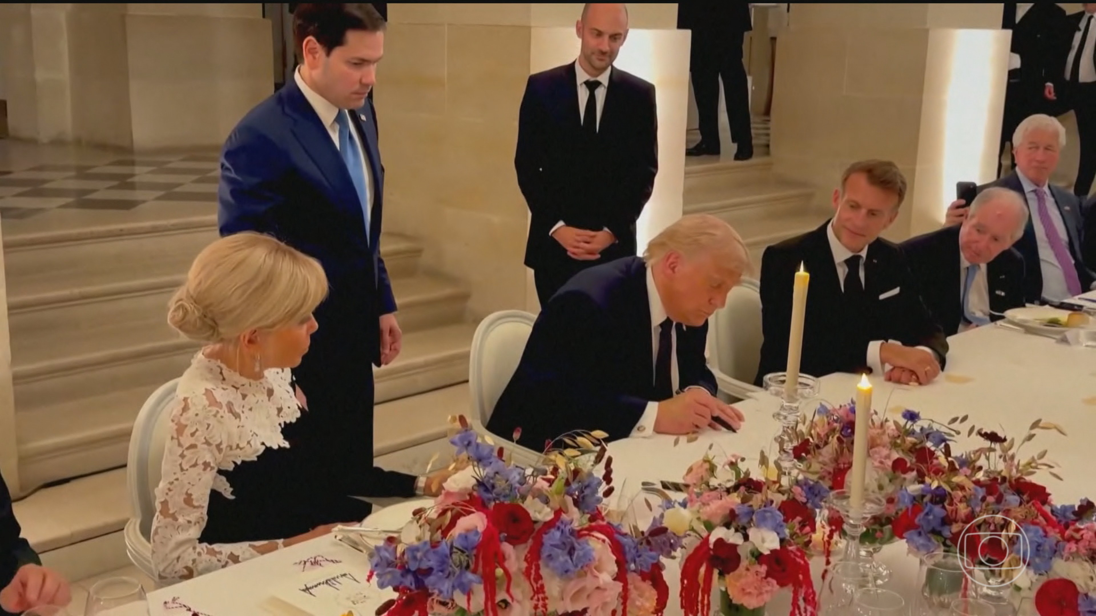 Estados Unidos e Irã assinam oficialmente acordo de trégua