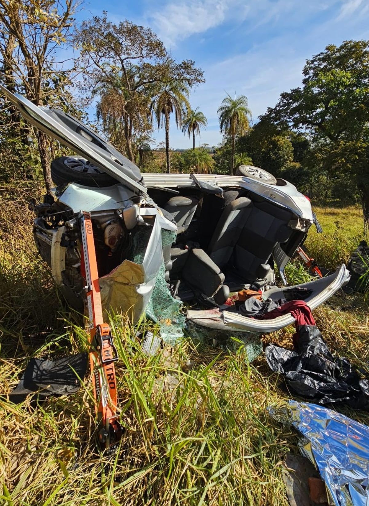 Acidente entre caminhonete e carro na MG-060 deixa três mortos e uma pessoa em estado gravíssimo 