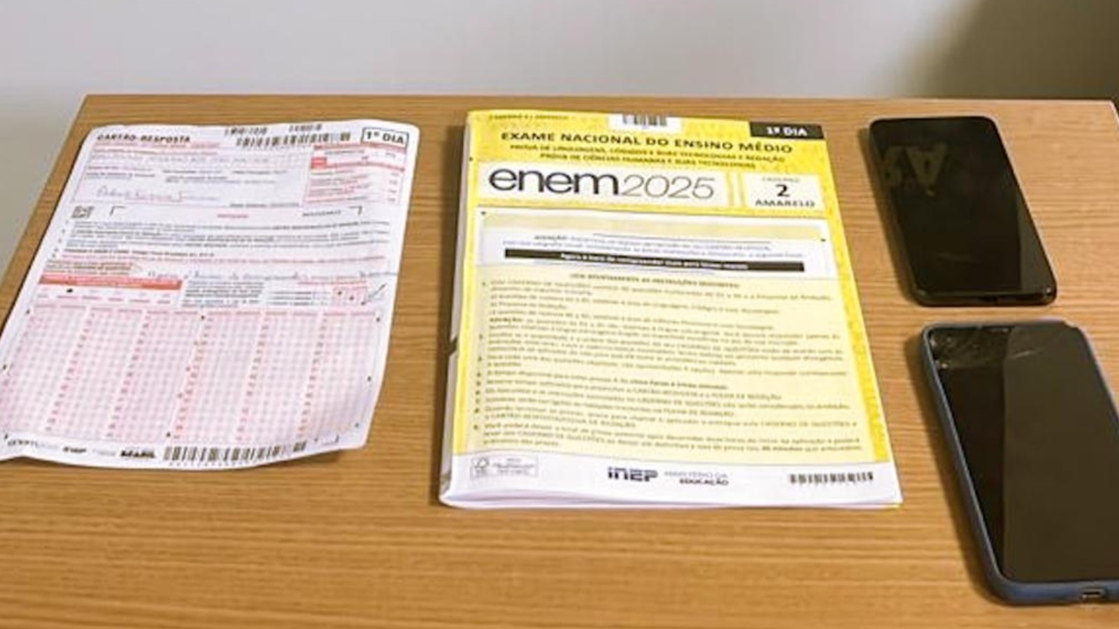 Candidato diz ter dispositivo médico, burla detector de metal e é preso com celular na prova do Enem