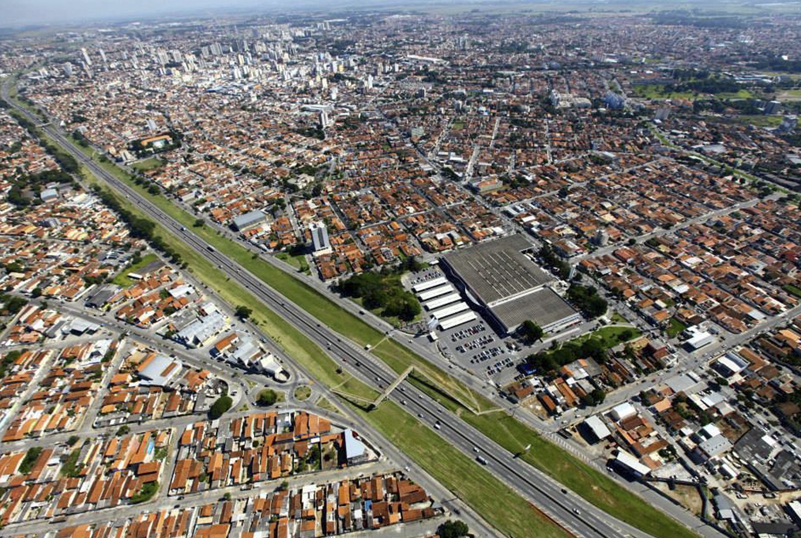 Justiça determina fim de cessão de uso de bens públicos a empresas privadas em Taubaté