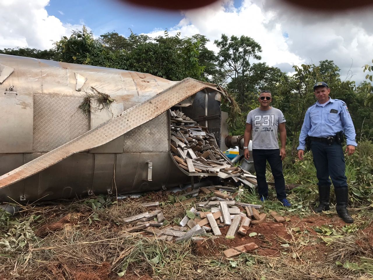 Vigia da Esalq atropela capivara, cai da moto e fica ferido em Piracicaba