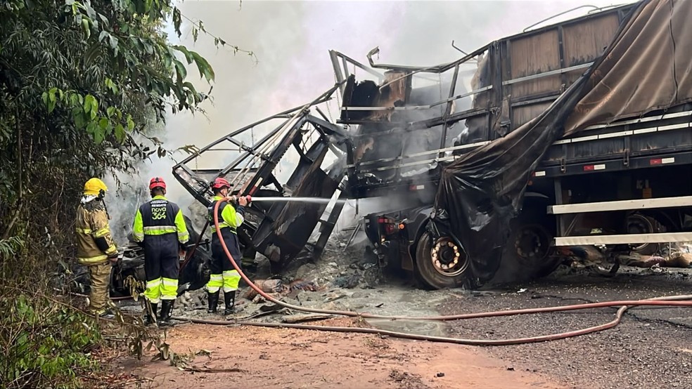 Equipe da Nova 364 em atendimento a ocorrência na BR-364, em RO — Foto: Nova 364