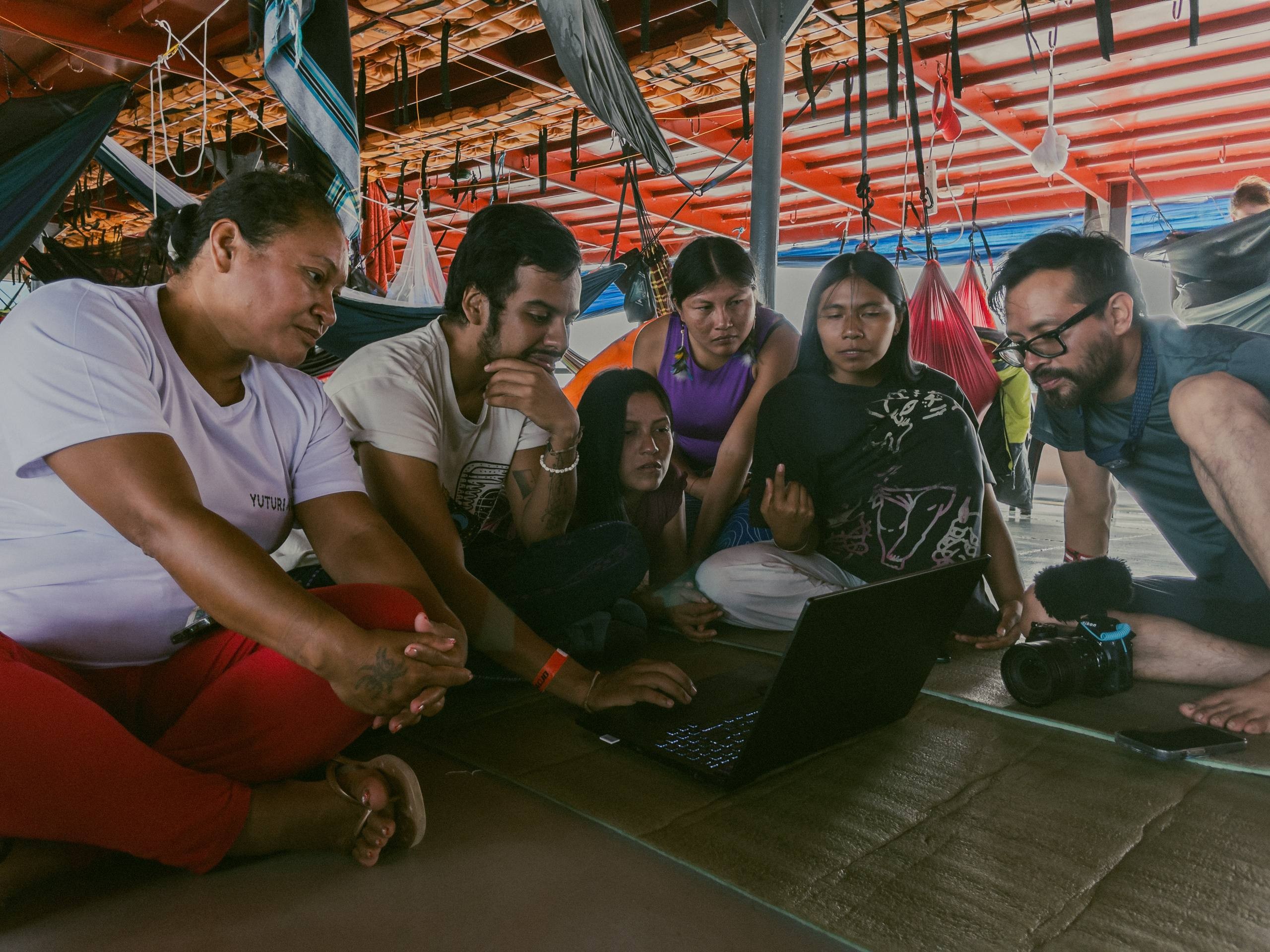 Lideranças indígenas e ativistas ambientais navegam rios da América Latina em flotilha até COP 30