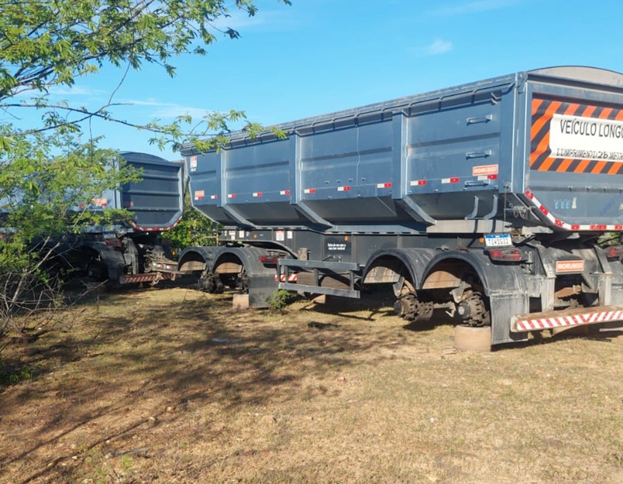 Criminosos rendem motoristas e roubam 42 pneus de caminhões usados na obra de duplicação da BR-304 no RN