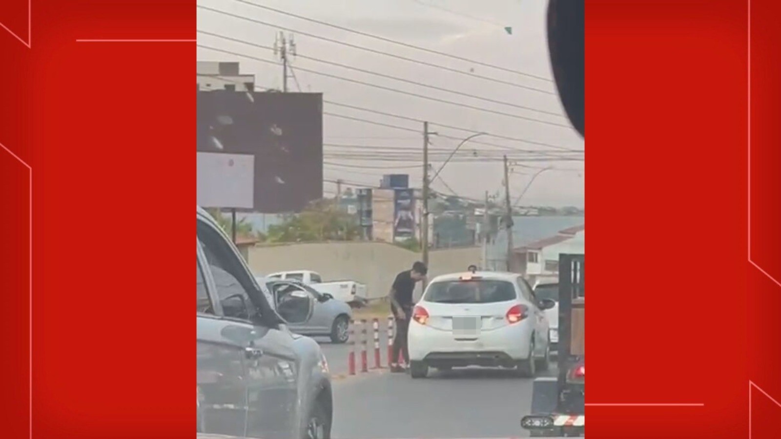 VÍDEO: Homem agride motorista com socos no DF