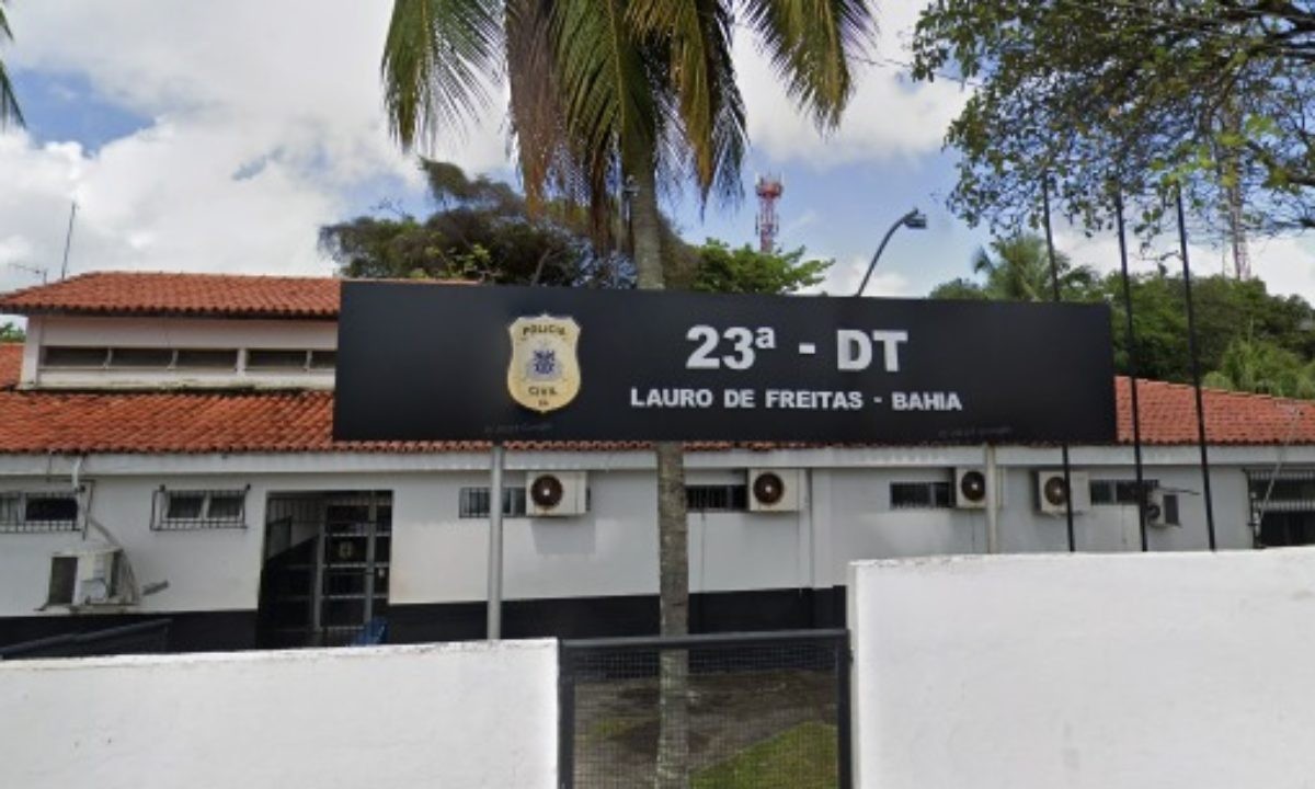 Motorista é flagrada com sinais de embriaguez após acidente e tenta subornar policiais em Lauro de Freitas