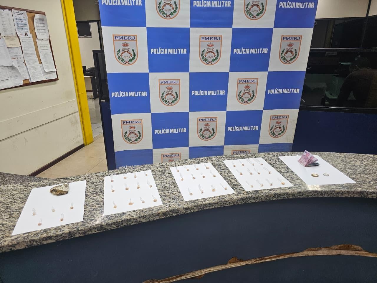 Dois homens são presos por envolvimento com tráfico de drogas em Barra Mansa