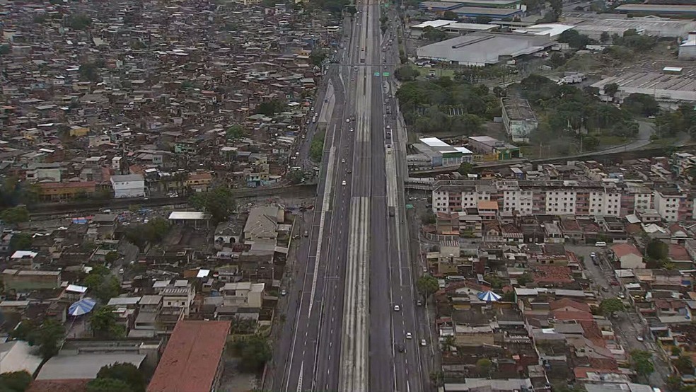Avenida Brasil ficou totalmente fechada durante maior trecho da manhã — Foto: Reprodução/GloboCop