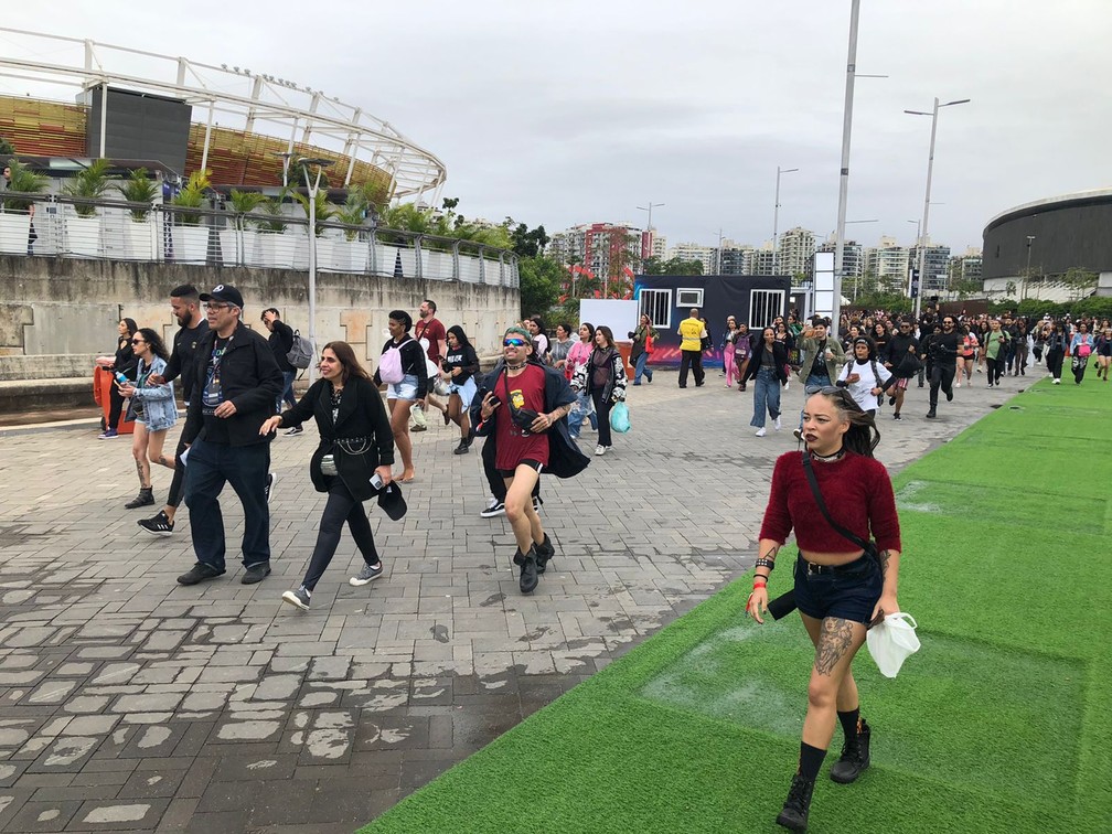 Público chega ao Rock in Rio para o terceiro dia de festival — Foto: Carlos Brito / g1