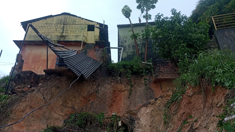 Casa do morador Maurício Borges foi condenada por estar em área de risco, segundo Defesa Civil Municipal — Foto: Maurício Borges.