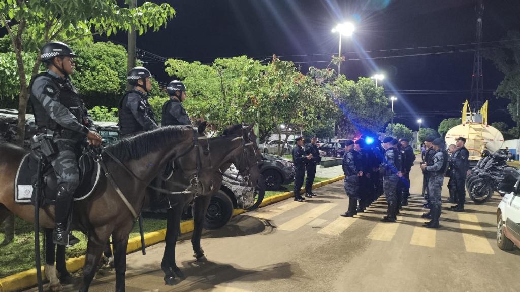 Homens foragidos por não pagarem pensão são presos durante show da Tília em MT 