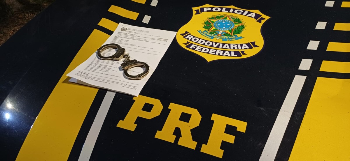 PRF prende caminhoneiro foragido por importunação sexual na Via Dutra, em Piraí 