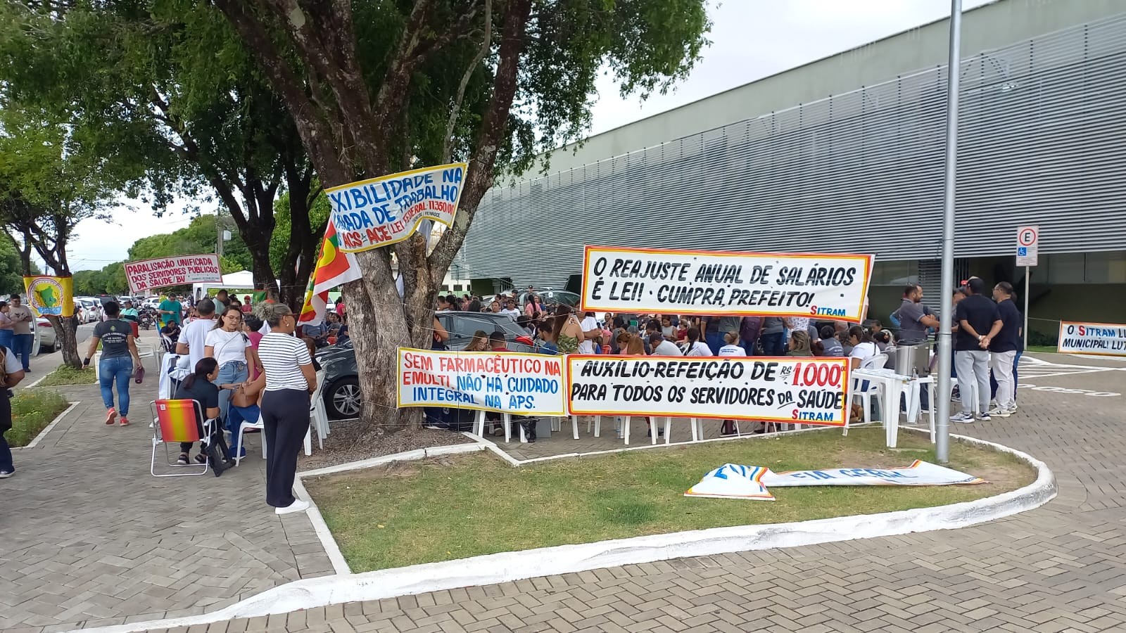 Profissionais da saúde protestam por melhores condições de trabalho e reajuste salarial em Boa Vista