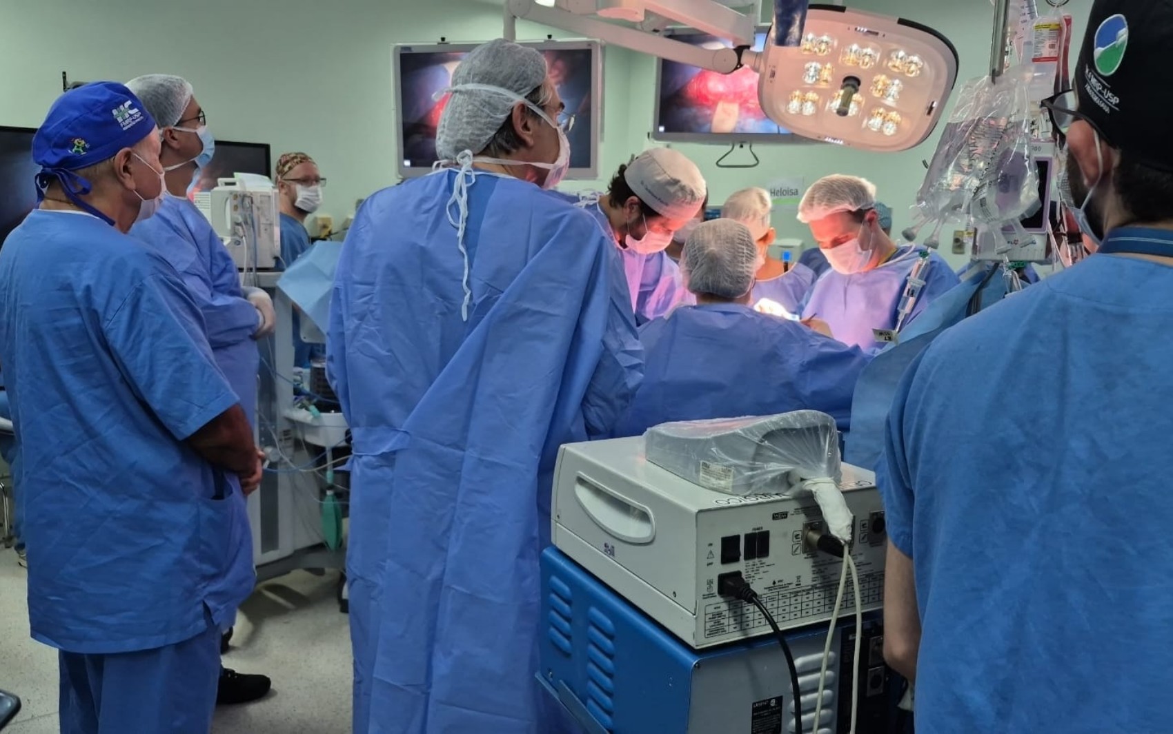 Gêmeas que nasceram unidas pela cabeça morrem em cirurgia final de separação em Ribeirão Preto