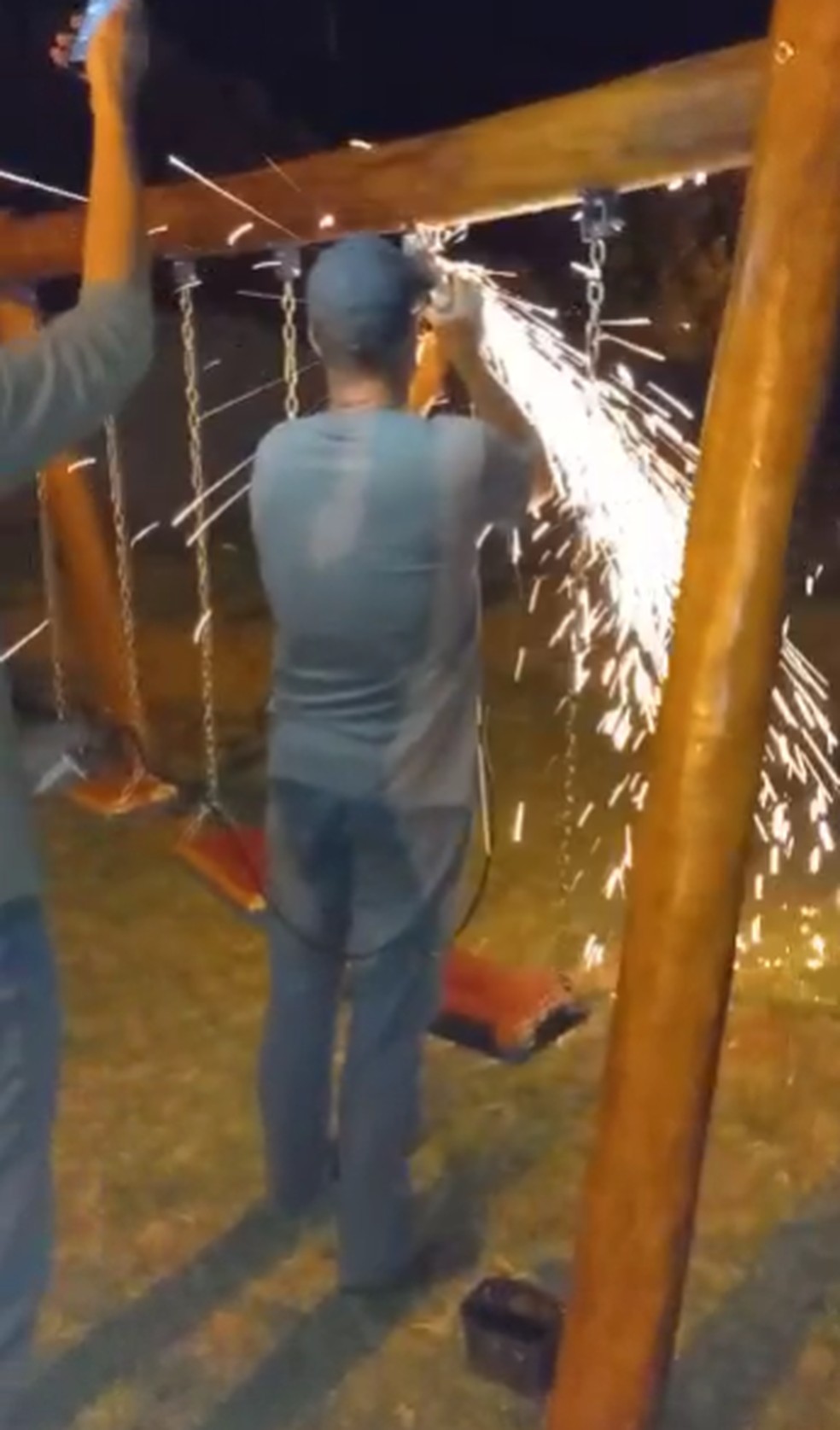 A direção da escola decidiu ampliar o parquinho com novos brinquedos. — Foto: Amanda Pettenuc/arquivo pessoal