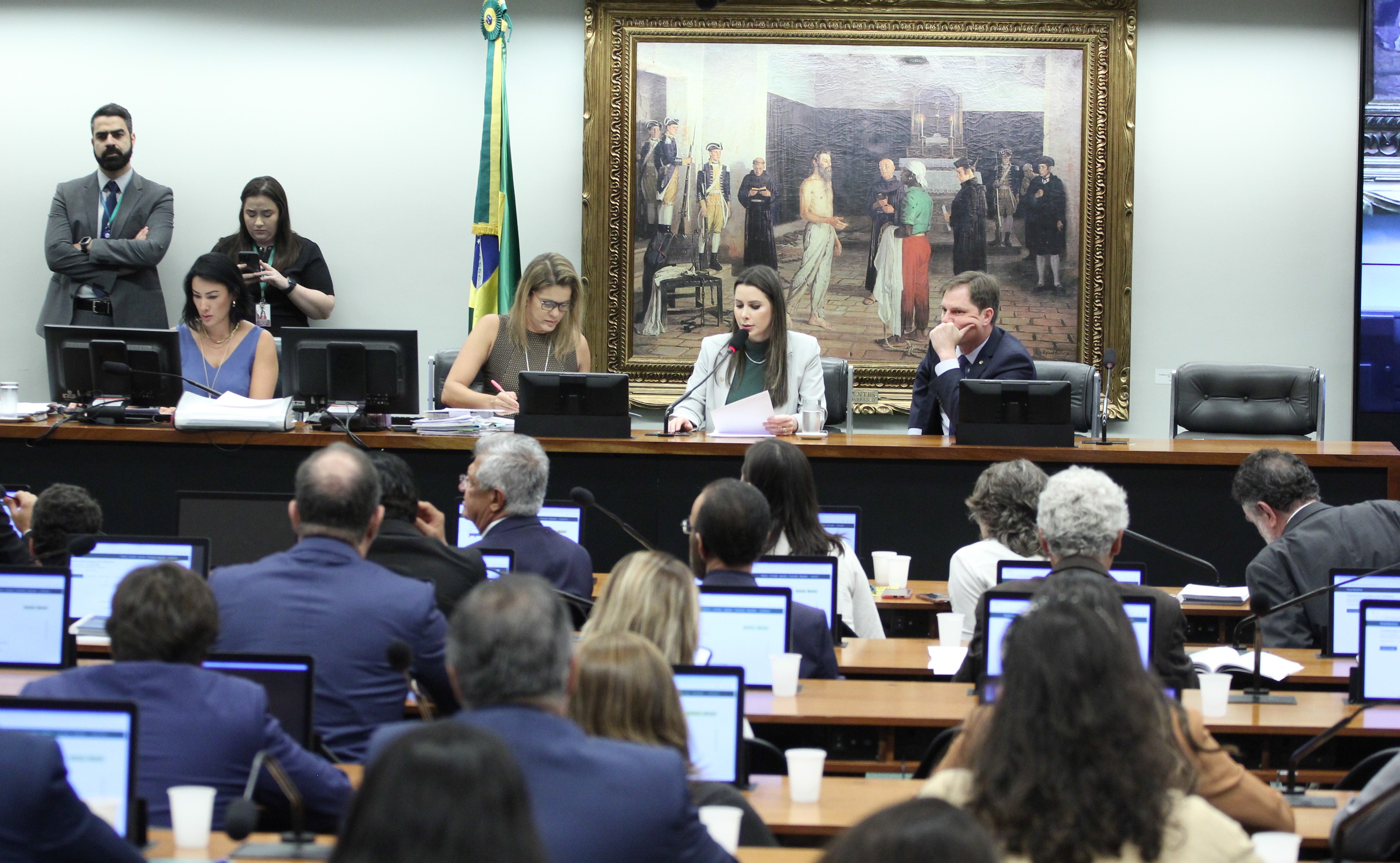 Comissões da Câmara refletem influência da direita no Congresso; veja quais partidos comandarão os colegiados