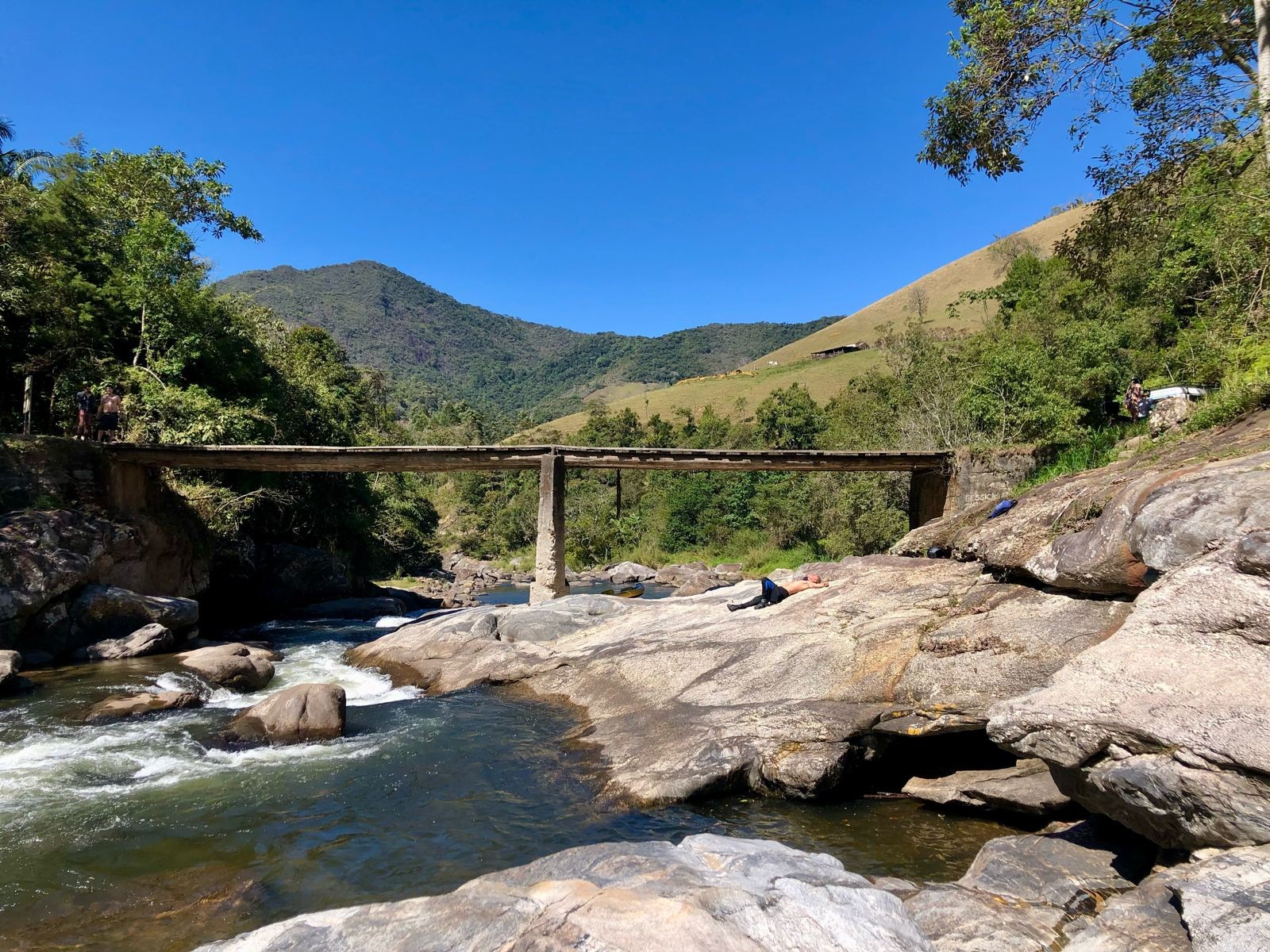 Com estrutura condenada, ponte do Encontro dos Rios tem acesso limitado em Nova Friburgo