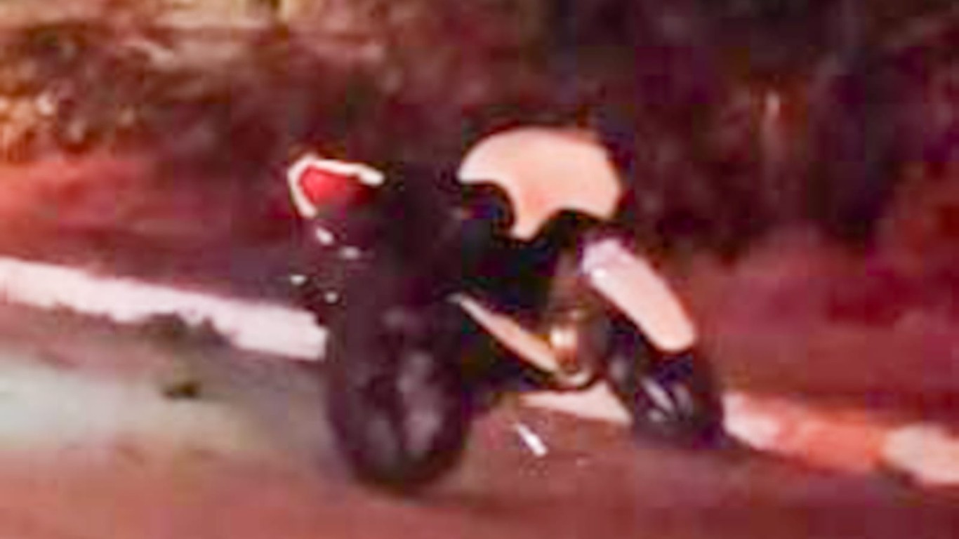 Acidente deixa uma pessoa morta e outra ferida na BR-104 em Caruaru