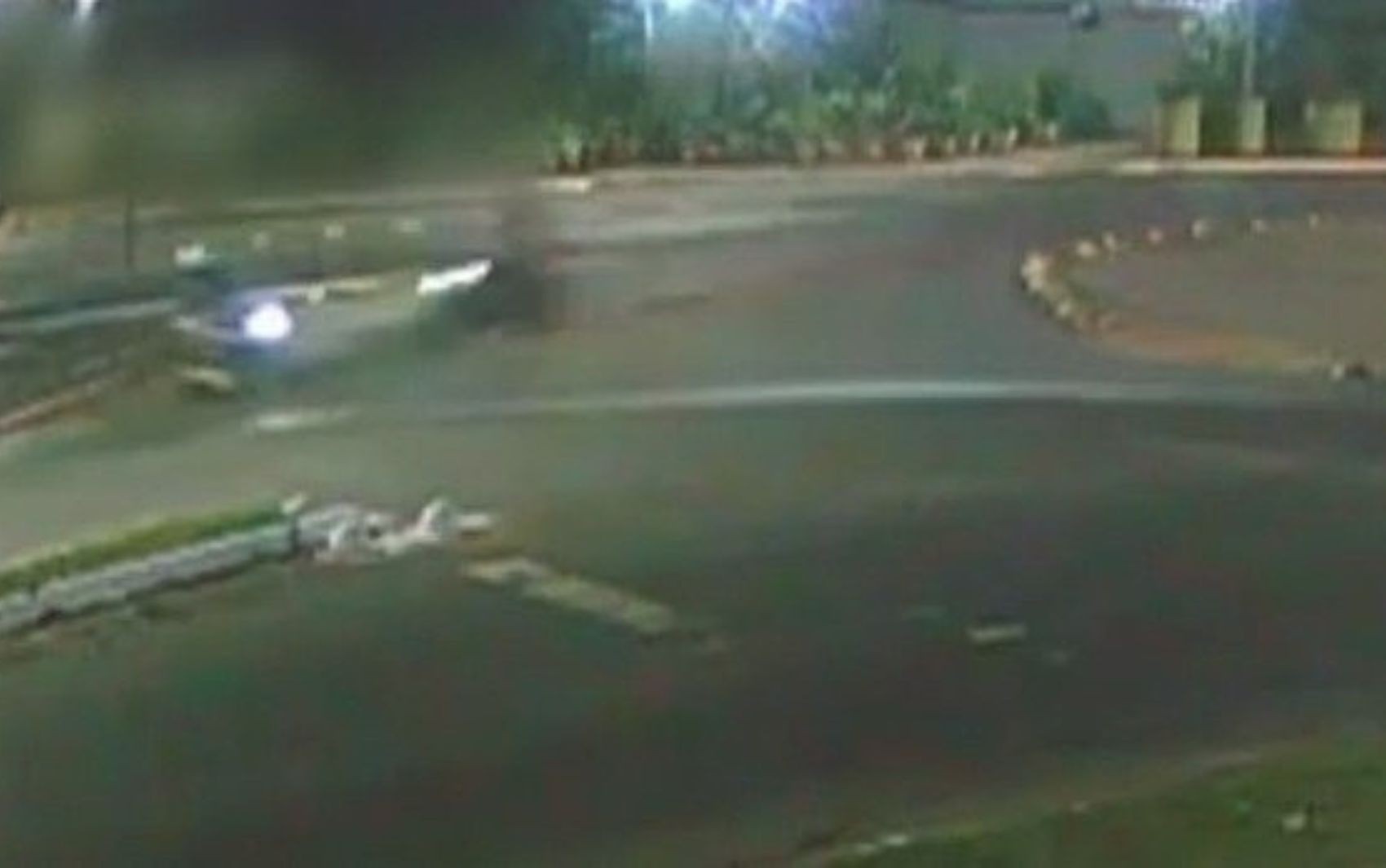 Vídeo mostra acidente que matou dois motociclistas e deixou jovem ferida em Goiânia 