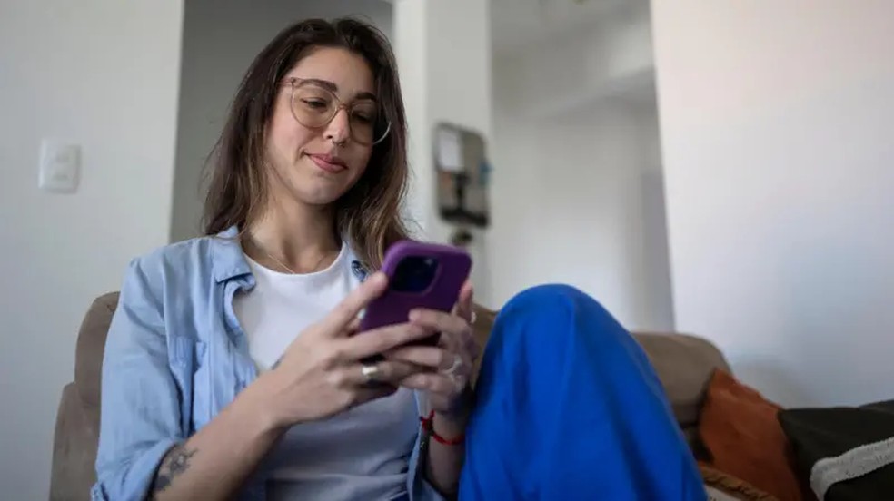 A novidade chega primeiro aos usuários brasileiros, em português, antes de ser implementada em outros países e idiomas — Foto: BBC/Getty Images