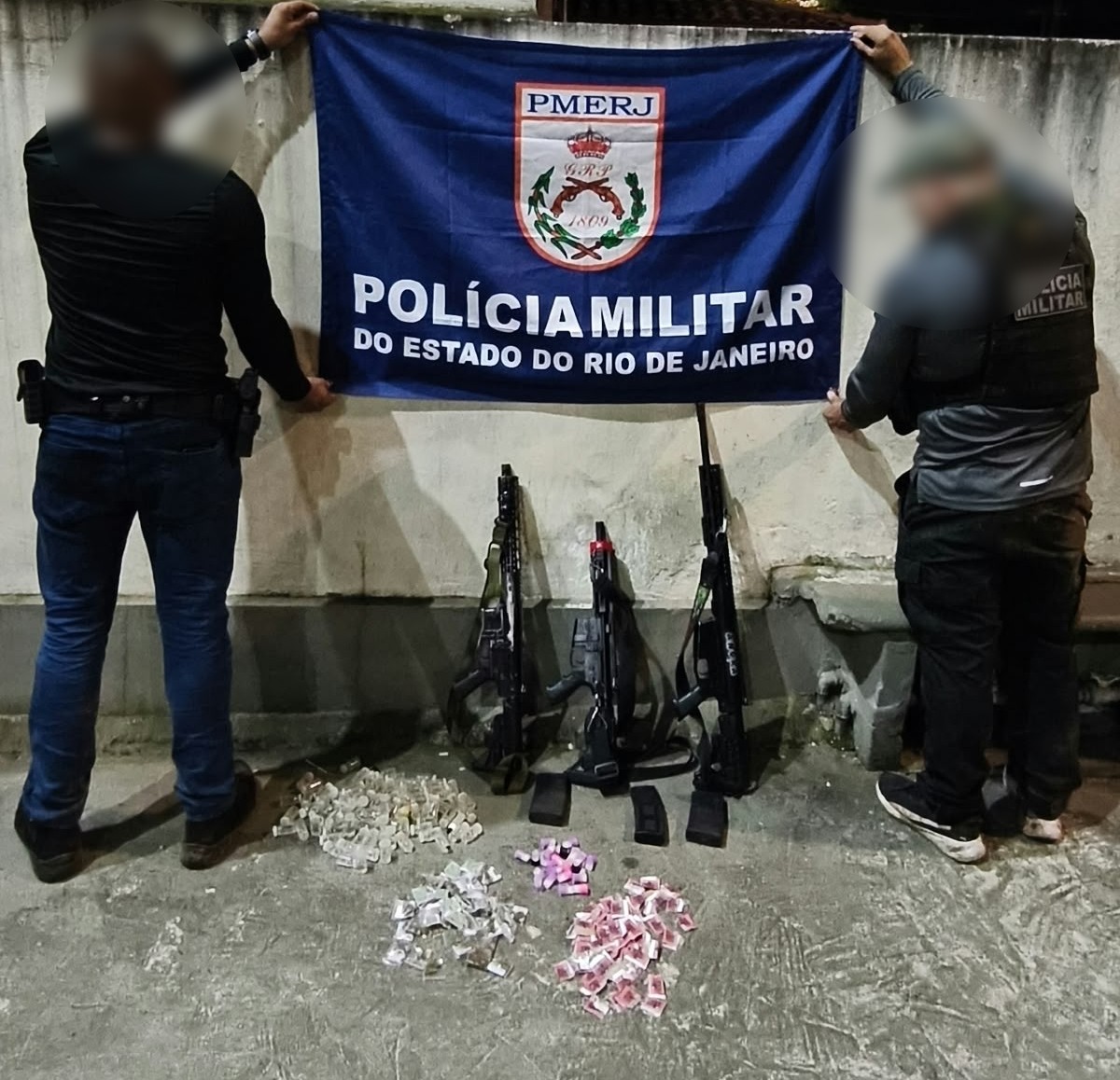 Tiroteio termina com apreensão de três fuzis e drogas em Angra dos Reis