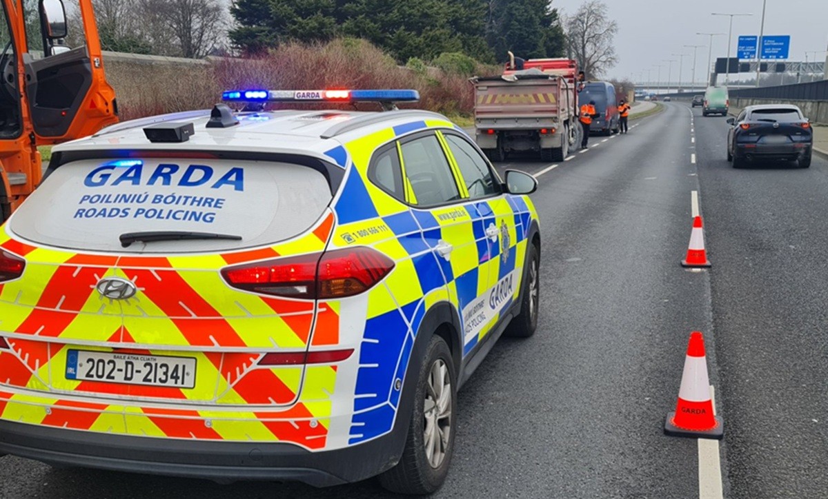 'Roleta russa': Trend na Irlanda provoca acidentes com mortes após jovens dirigirem na contramão