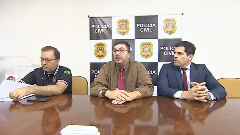 Em coletiva de imprensa, polícia anuncia que prendeu homem acusado de ter chefiado ataque a assentamento do MST no interior de SP — Foto: Peterson Grecco/TV Vanguarda