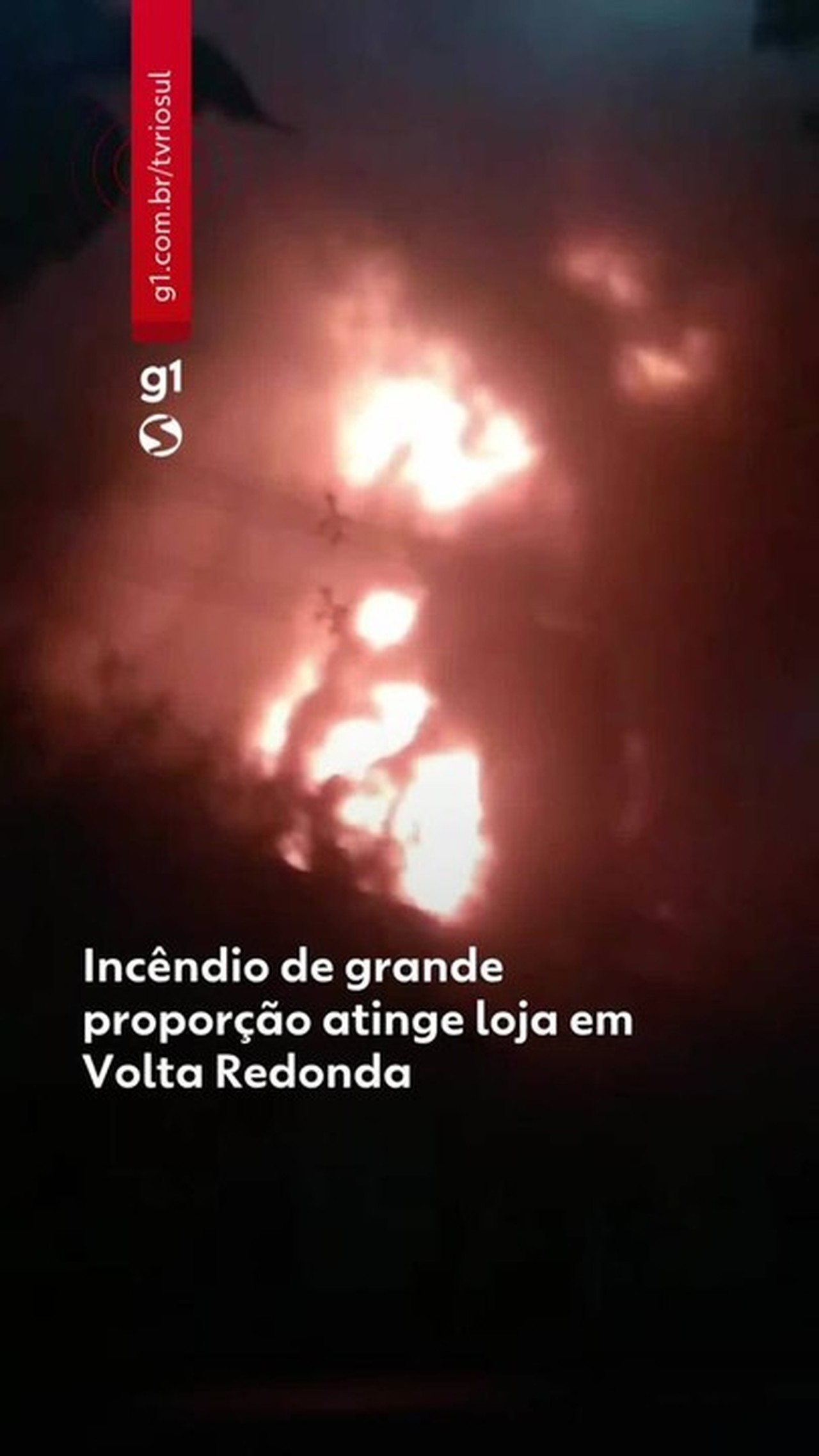 Incêndio de grandes proporções atinge loja em Volta Redonda 