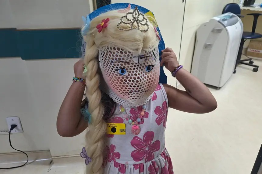 Crianças em tratamento contra câncer recebem máscaras personalizadas para sessões de radioterapia em Santarém