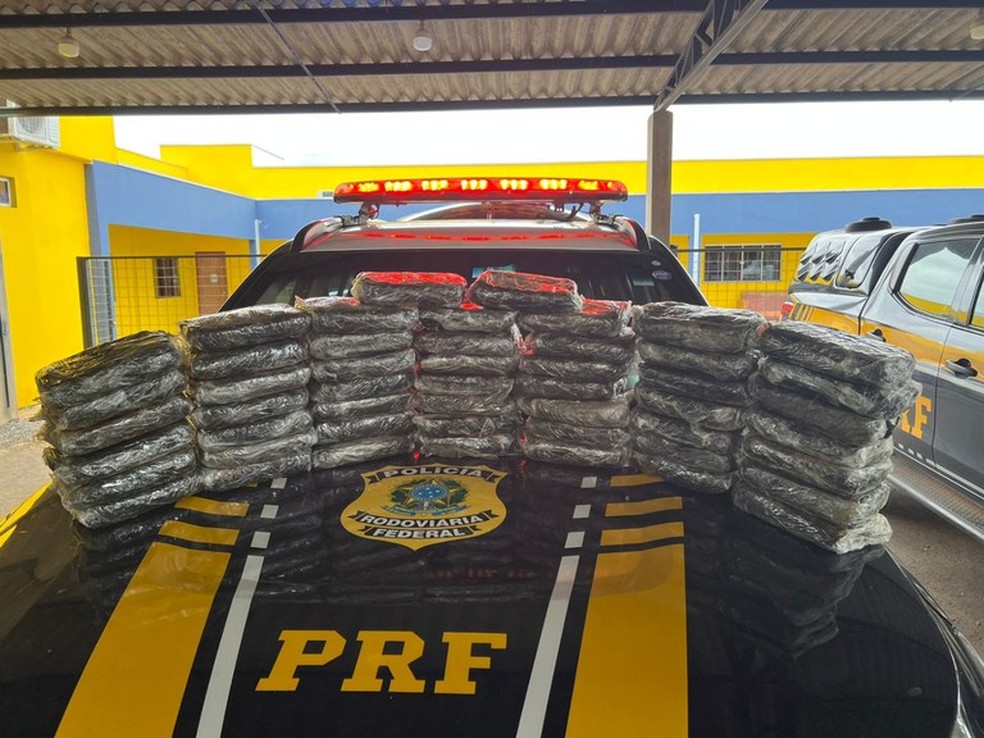 PRF-RO encontrou vários tabletes de cloridrato de cocaína dentro do carro do policial — Foto: Arquivo/Polícia Rodoviária Federal 