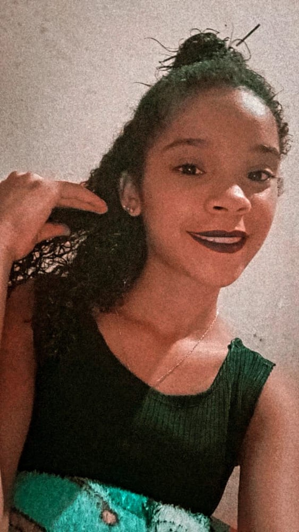 Andressa dos Santos Silva, se 16 anos est desaparecida aps ter se encontrado com o ex-namorado  Foto: Reproduo