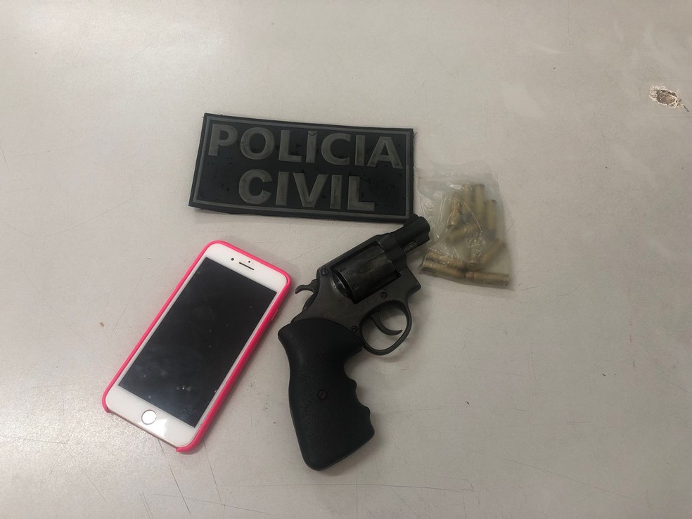 Arma utilizada no latrocínio contra dono de lotérica é encontrada com adolescente em Teresina — Foto: Sthefany Prado / g1