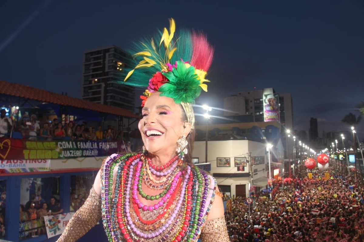 Ivete Sangalo wins the Bahia Folia Cup with the song Macetando.  The dispute had more than 3 million votes  Carnival in Bahia