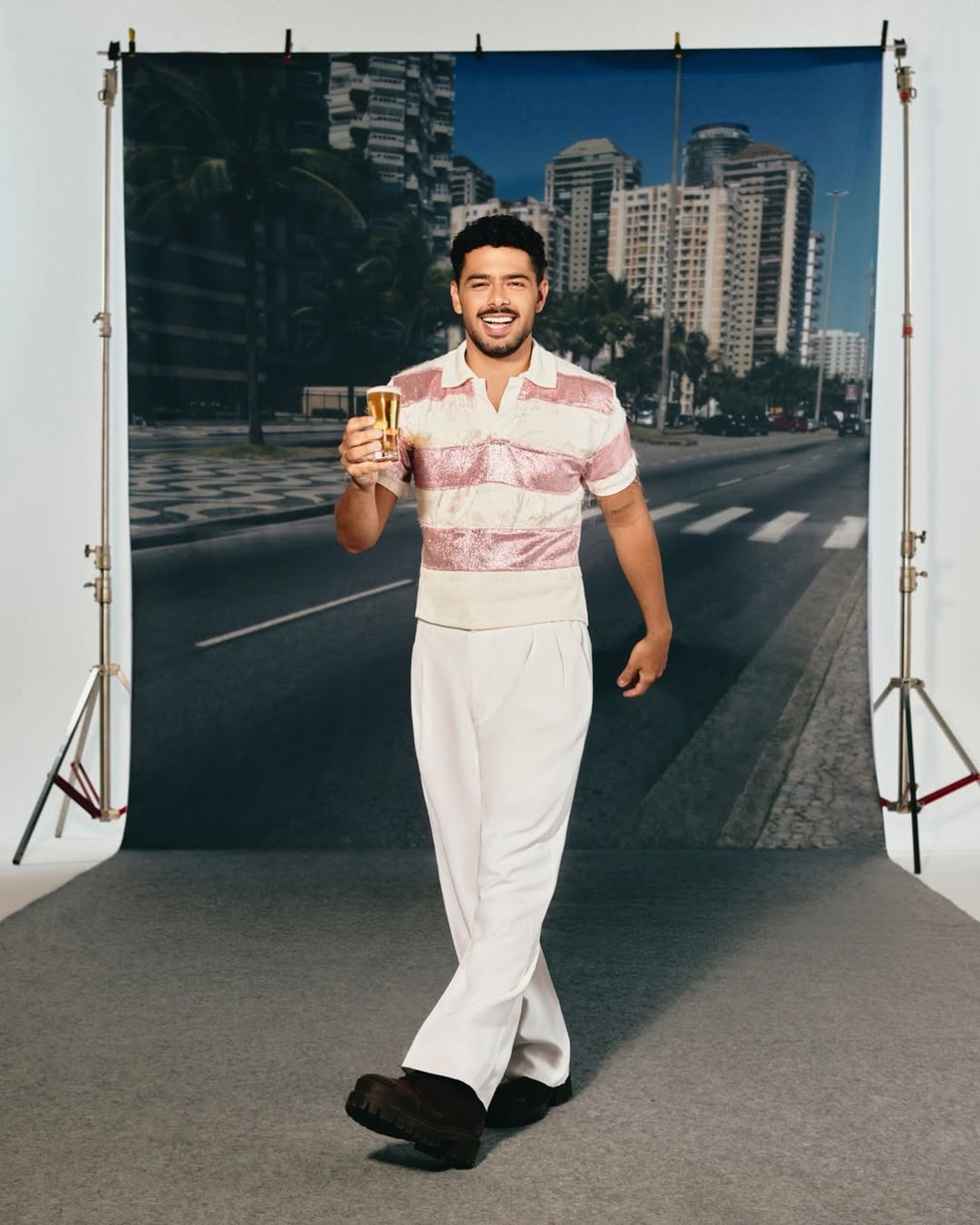 Pedro Sampaio se fantasia de Zeca Pagodinho para show de pós-carnaval em BH — Foto: Reprodução/Redes sociais