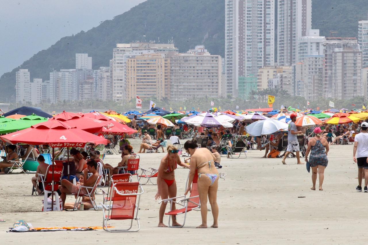 Praias de Santos e São Vicente estão impróprias para banho de mar