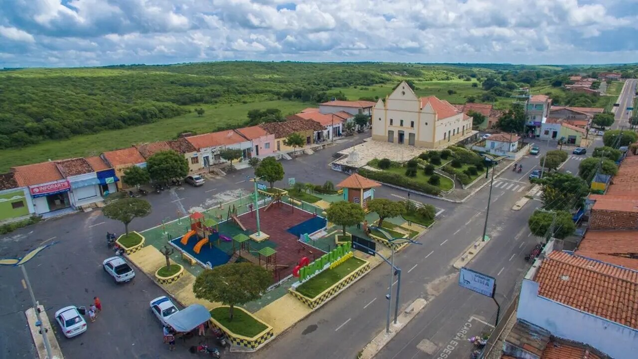 Adolescente de 17 anos é morta a tiros dentro de estabelecimento comercial; caso é investigado como feminicídio