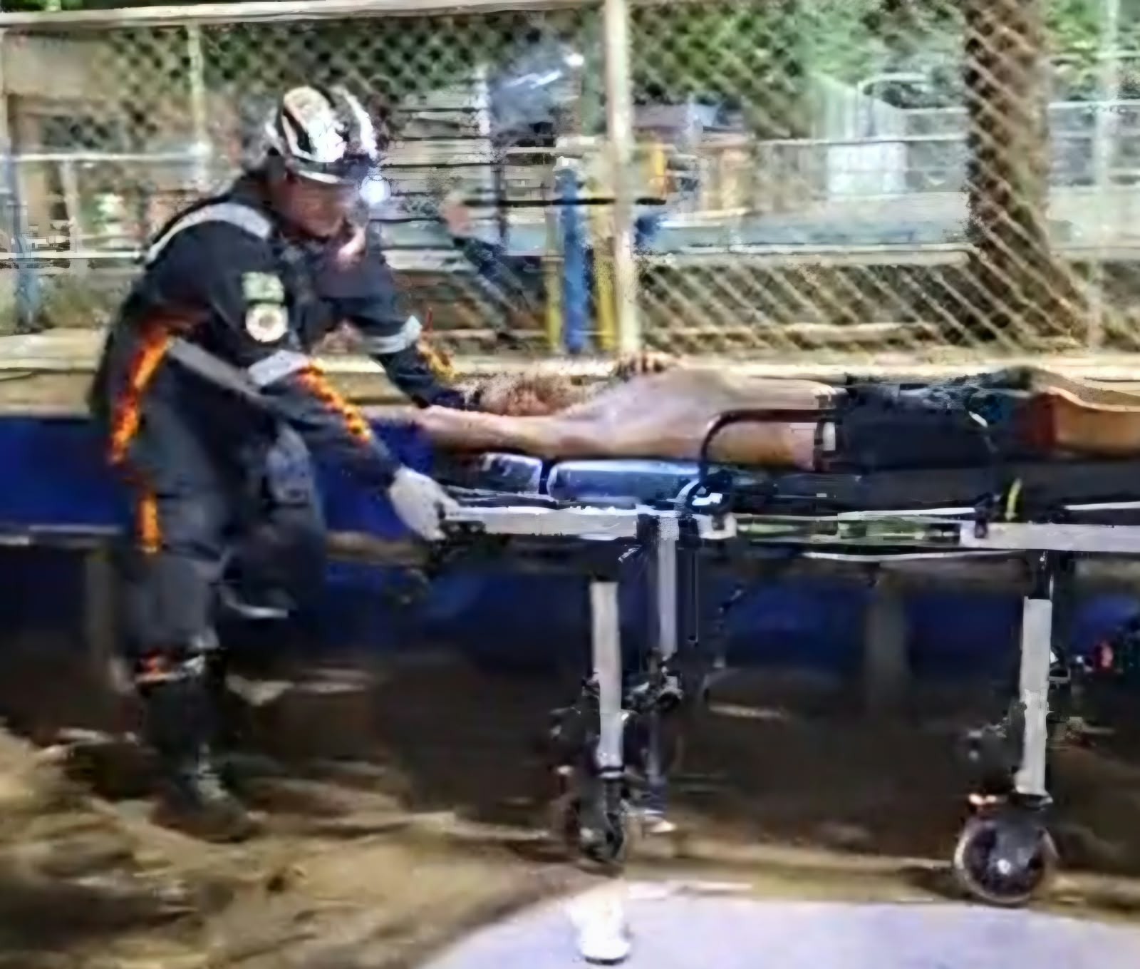 Homem leva facada no abdômen e é socorrido em estado grave na Praça Tiradentes, em Santarém